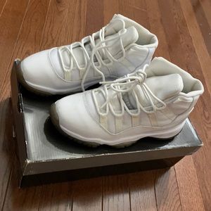 AIR JORDAN 11 RETRO 'SILVER ANNIVERSARY' size 4.5